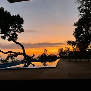https://casa-alto-mucuge.hotelsportoseguro.com